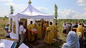 Состоялась первая Божественная Литургия в парке им.митр.Исидора