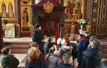 Школьники посетили храм Рождества Христова