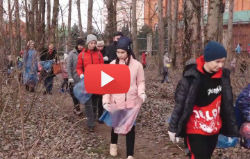 Прихожане храма провели уборку Рождественского парка