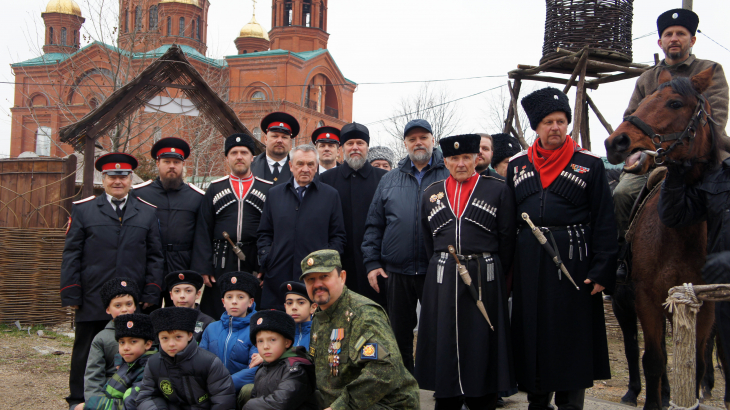 Бекетов в храме и казаки (25).JPG