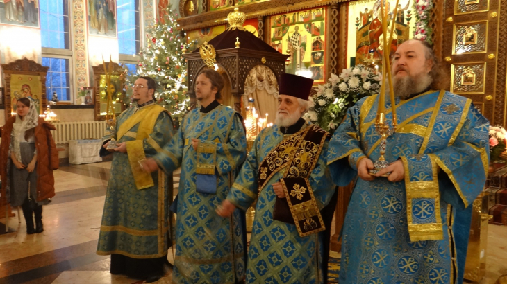 Владыка 8 января04.JPG
