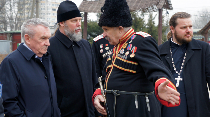 Бекетов в храме и казаки (13).JPG