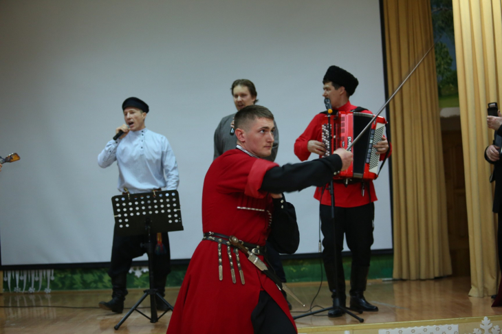Литургия казаки малиновый звон17.JPG